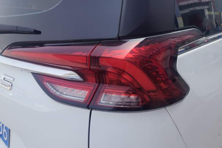 Used SAIC MAXUS G50 2022 1.5T Manual Touring A Right Rear Taillight