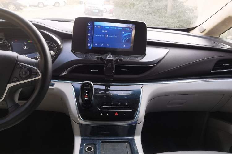 Used Buick GL8 2020 Land Cruiser Executive Class 652T Comfort Model
