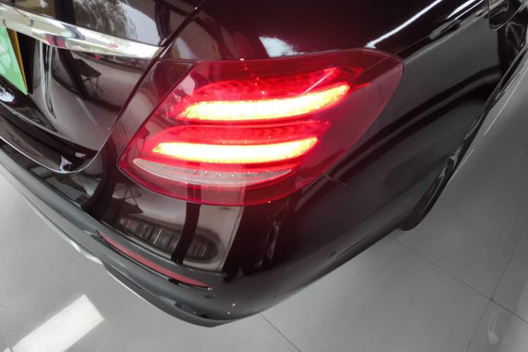 Used Mercedes-Benz E-Class 2019 E 300 L Sporty and Stylish Model
