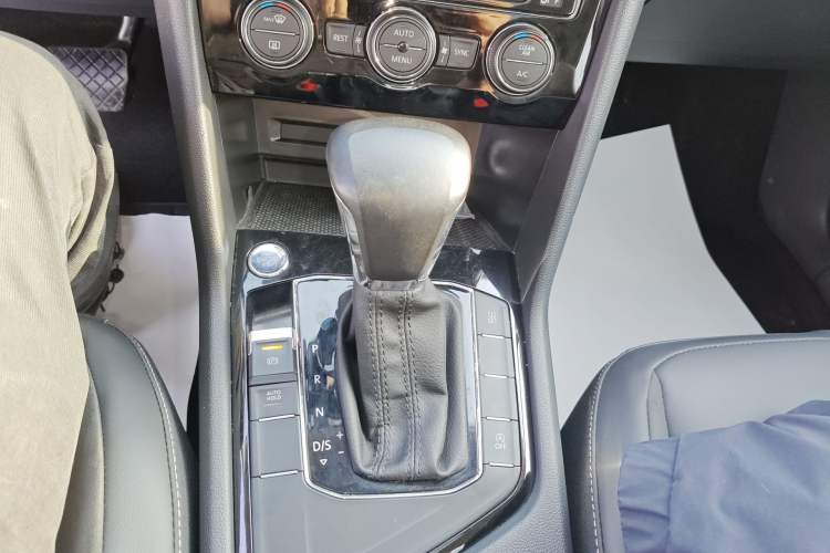 Used Volkswagen Tiguan L 2021 330TSI Automatic Two-Wheel Drive Smart Edition Gear Lever