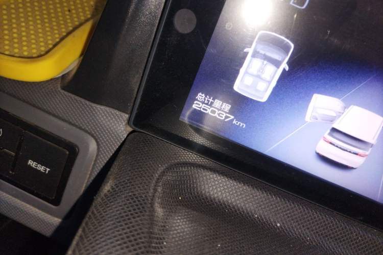 Used Wuling Hongguang MINIEV 2021 Macaron Fashion Edition Lithium-Ion Battery Odometer Close Up