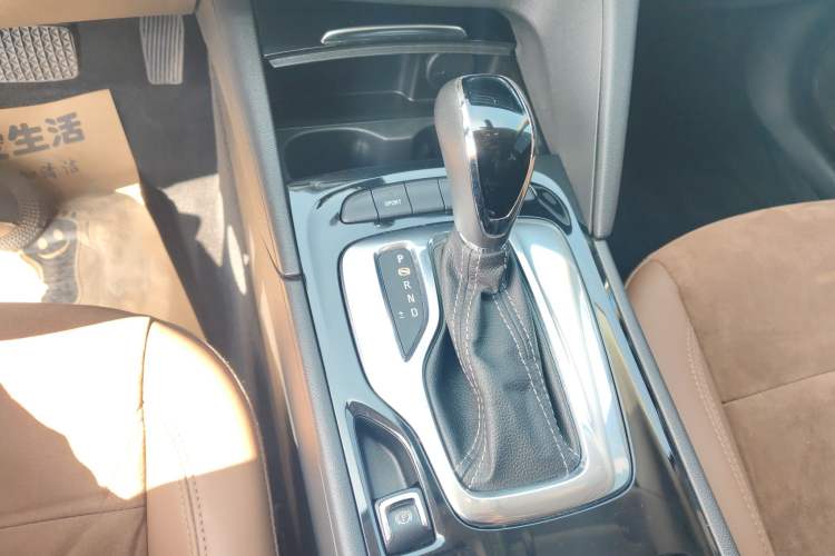 Used Buick Regal 2019 20T Elite Version China VI Standard Gear Lever