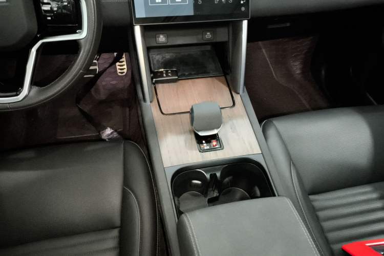 Used Land Rover Discovery Sport 2024 Performance Tech Edition Gear Lever