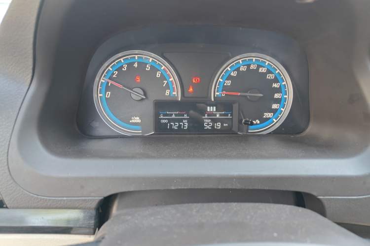 Used Baojun 730 2014 1.5L manual luxury trim 7 seats Odometer Close Up