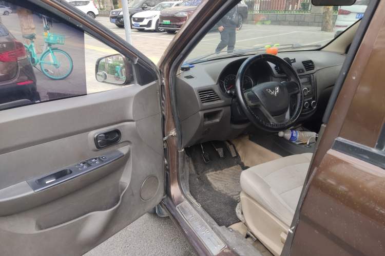 Used Wuling Hongguang 2014 1.5L S Standard Version
