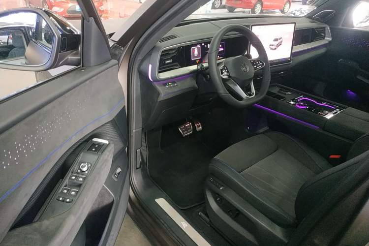 Used Volkswagen Teramont 2025 Tiguan Pro 450TSI Four-Wheel Drive Summit Edition
