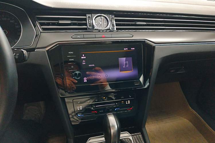 Used Volkswagen Magotan 2020 330TSI DSG Leading Model Audio And AC Panel