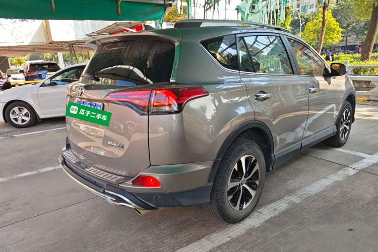 Used Toyota RAV4 2016 2.0L CVT Two-Wheel Drive Fashion Edition China V Standard