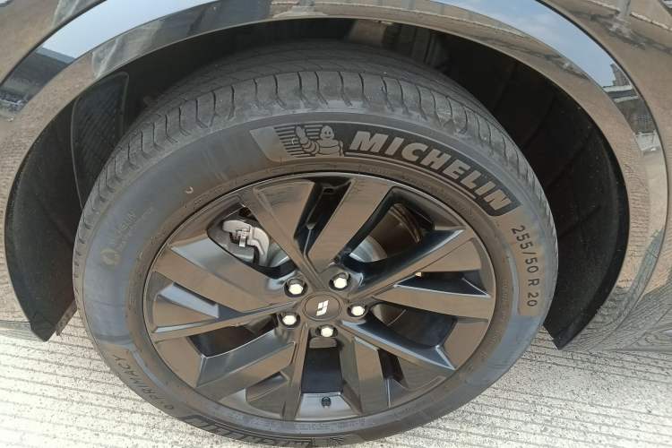 Used Li Auto L8 2023 Pro Model Exterior 4