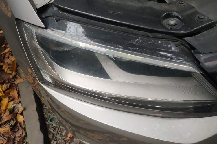 Used Volkswagen Sagitar 2012 1.4TSI Automatic Fashion Edition Right Front Headlight