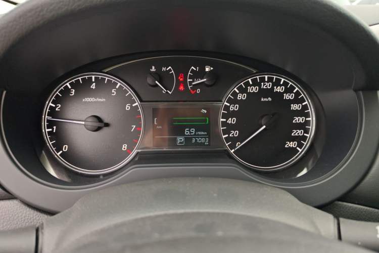 Used Nissan Tiida 2021 1.6L CVT Cool Edition
