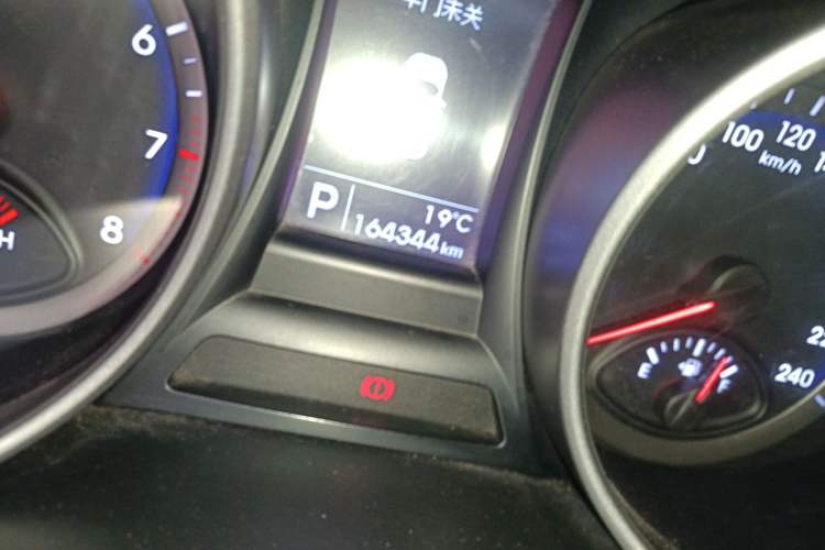 Used Hyundai Grand SantaFe 2015 2.0T 7-Seater Two-Wheel Drive Leading Edition Odometer Close Up