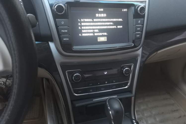 Used CHANGAN Raeton 2016 1.8T Automatic Smart Enjoyment Deluxe Model Audio And AC Panel