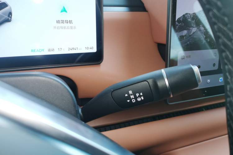 Used Leapmotor C10 2024 210 LiDAR Version Gear Lever