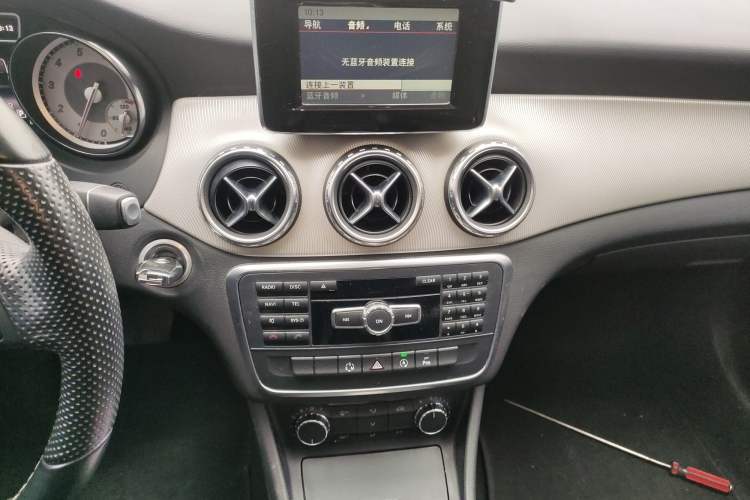 Used Mercedes-Benz GLA 2015 GLA 200 Sport Edition Audio And AC Panel