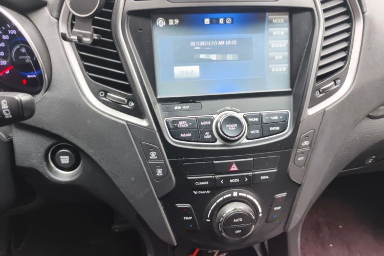 Used Hyundai Santa Fe 2015 2.4L Automatic Two-Wheel Drive Smart Version 5 Seats
