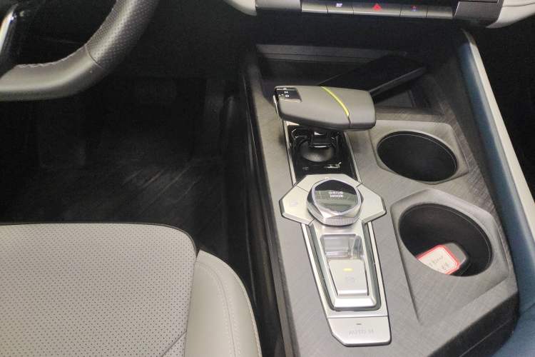 Used CHANGAN UNI-V iDD 2023 ZhiDian iDD 1.5T 113km Smart & Fun Version
