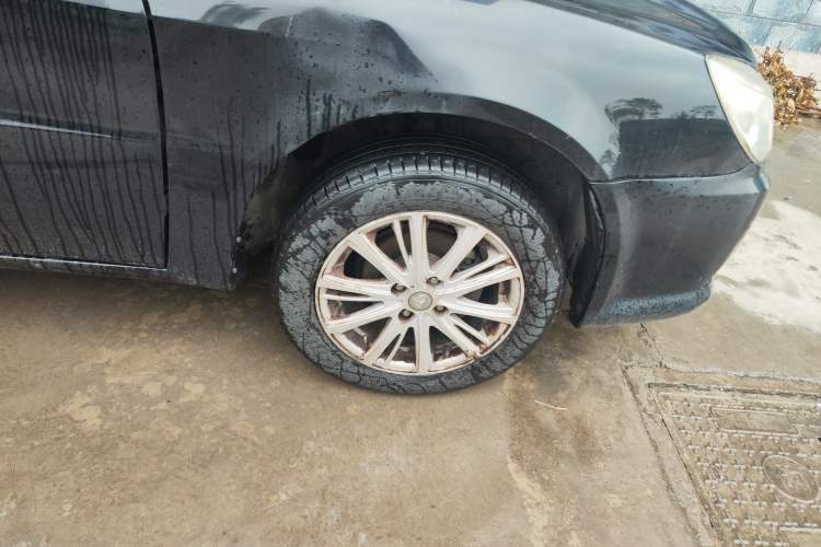 Used Soueast V3 Lingyue 2014 1.5L Manual Smart Edition Right Front Wheel Hub