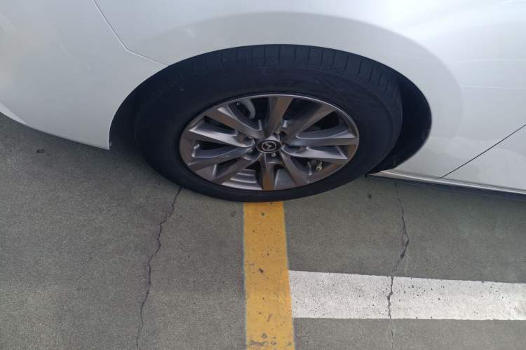 Used Mazda Mazda 3 Axela 2020 1.5L Automatic Luxury Version