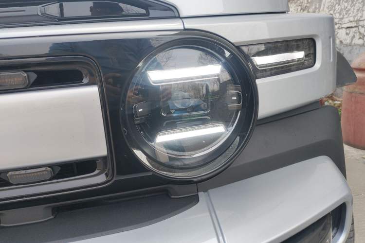 Used iCAR V23 2026 Model 401 Two-Wheel Drive Super Sports Edition Left Front Headlight