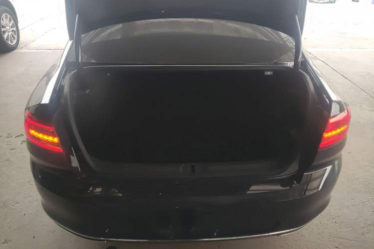 Used Volkswagen Magotan 2018 Facelift 330TSI DSG Luxury Model Trunk