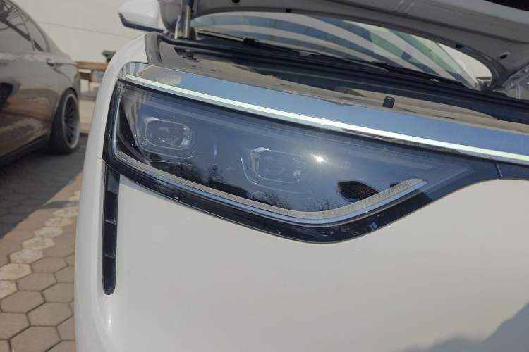 Used Hima AITO M8 2025 Extended-Range Max+ Version 53.4 kWh 6-Seater Edition Right Front Headlight