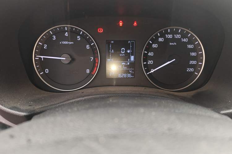 Used Hyundai ix25 2015 1.6L Automatic Two-Wheel Drive Smart GLS Trim Odometer Close Up