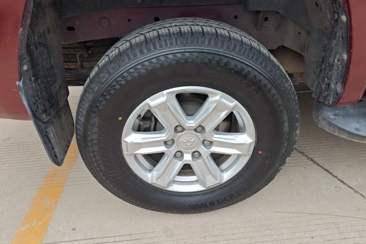 Used SAIC MAXUS T60 2017 2.4L Gasoline Manual Two-Wheel Drive High-Ride Elite Standard Van