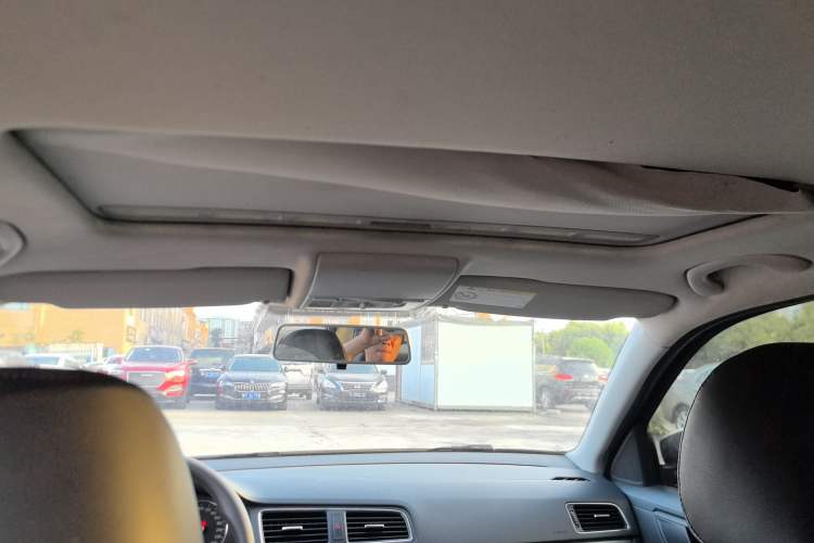 Used Volkswagen Lavida 2013 Restyled Classic 1.6L Manual Comfort Edition Headliner