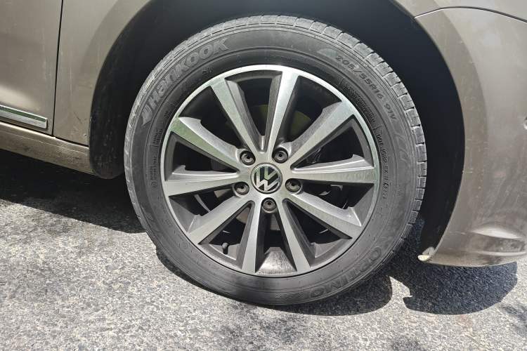 Used Volkswagen Touran 2015 1.4T DSG Flagship Edition 5-seater Right Front Wheel Hub