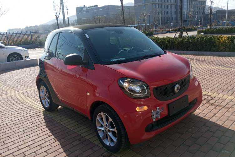 Used smart fortwo 2015 1.0L 52 kW hardtop Dynamic version