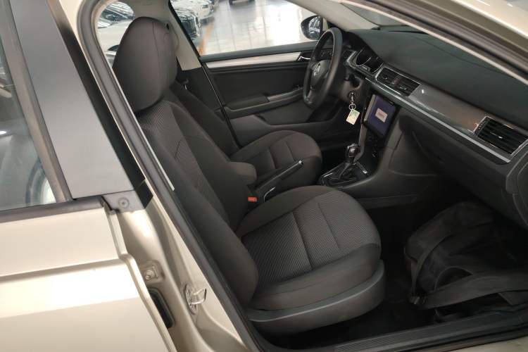 Used Volkswagen Bora 2017 1.6L Automatic Fashion Model