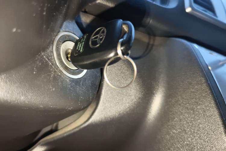 Used Toyota HIACE 2011 2.7L Automatic Standard Edition 13 Seats