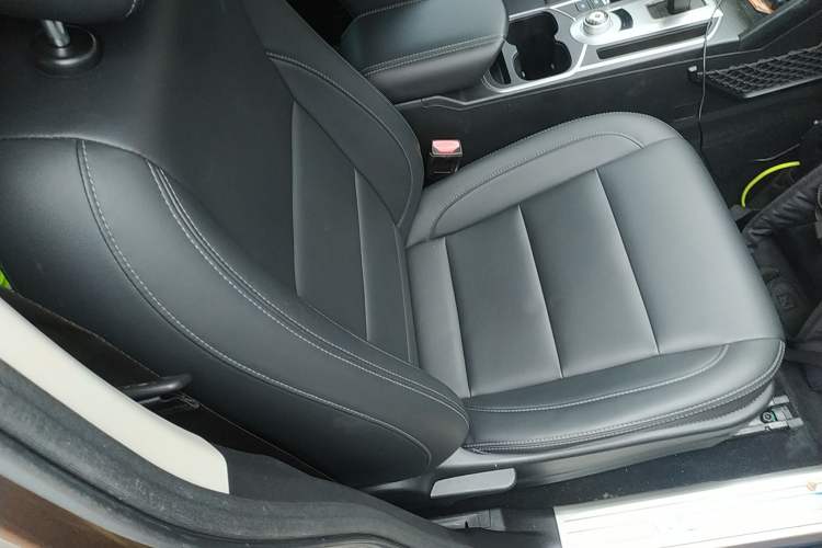 Used Great Wall Poer 2019 2.0T Commercial Version Automatic Gasoline Two-Wheel Drive Elite Trim with Long Bed – GW4C20B Right Front Seat