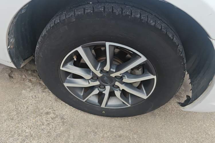 Used Geely Auto Emgrand 2019 Leading Edition 1.5L CVT Luxury Model China V Standard Right Front Wheel Hub