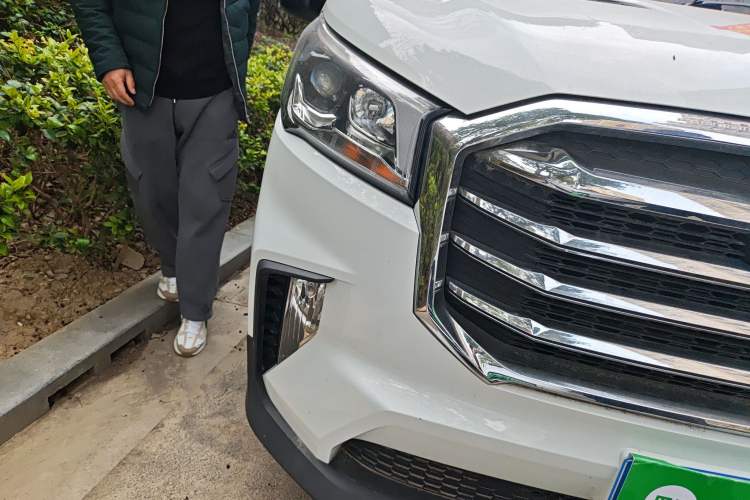 Used SAIC MAXUS Xintu V90 2022 2.0T Manual Zhiyun King Rear-Drive Long Wheelbase High-Roof with Single Rear Tire—6/7 Seats