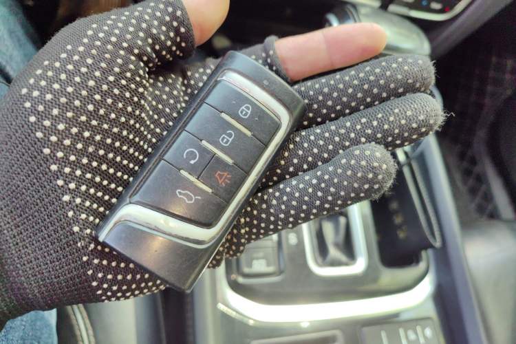 Used GAC Trumpchi GS8 2017 320T Two-Wheel Drive Luxury Smart Connectivity Version (7 Seats)