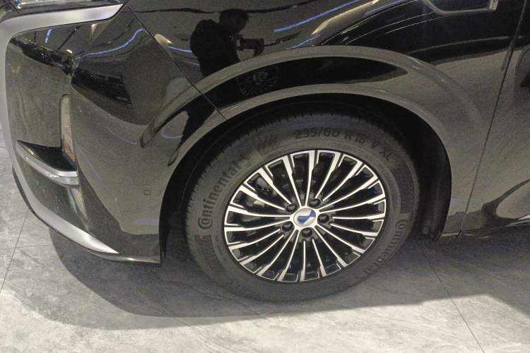 Used Denza D9 2025 DM-i Intelligent Drive 1020 Four-Wheel Drive Prestige Model