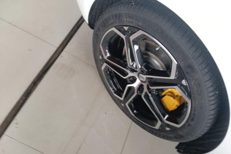 Used Xiaomi Auto SU7 2024 Four-Wheel Drive Ultra-Long Range Advanced Intelligent Driving Max Edition Right Rear Wheel Hub