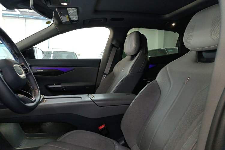 Used Lynk & Co 07 2024 EM-P 126 Long-Range Ultra Headliner