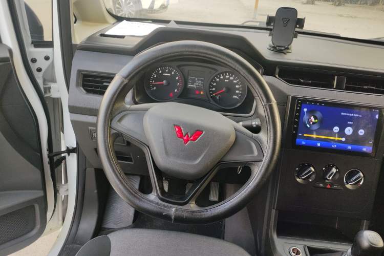 Used Wuling Hongguang PLUS 2020 1.5L Manual Standard Edition 5 Seats
