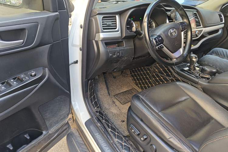 Used Toyota Highlander 2017 2.0T Four-Wheel Drive Luxury Edition 7 Seats Interior 3