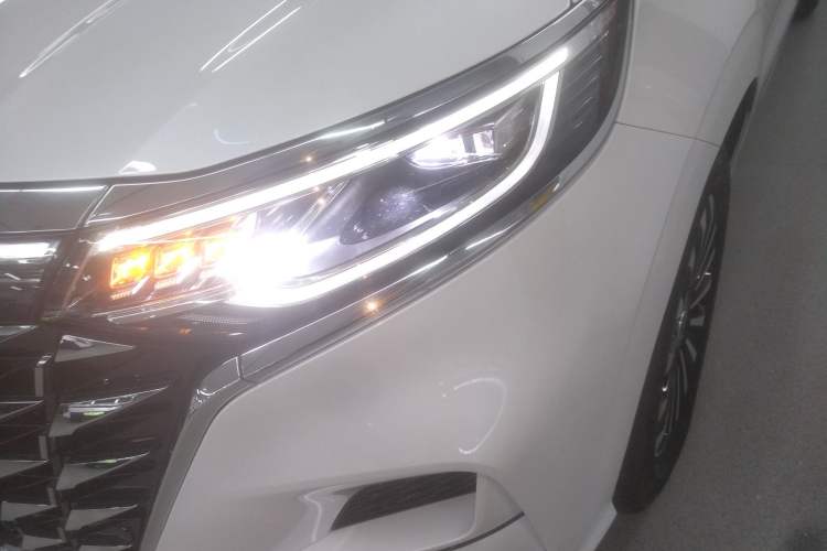 Used Roewe iMAX8 New Energy 2025 1.5T DMH Lu Zun Deluxe Edition
