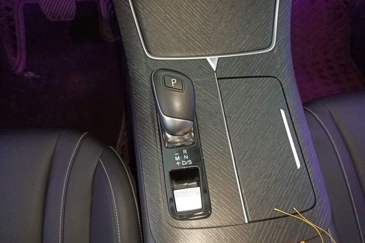 Used Venucia V 2023 260T Black Horse Edition Pro Gear Lever