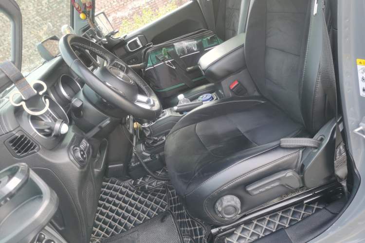 Used Jeep Wrangler 2018 2.0T Sahara Four-Door Edition
