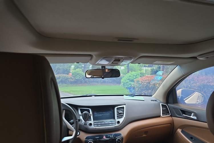 Used Hyundai Tucson 2015 1.6T Dual-Clutch Two-Wheel-Drive Smart Model Headliner