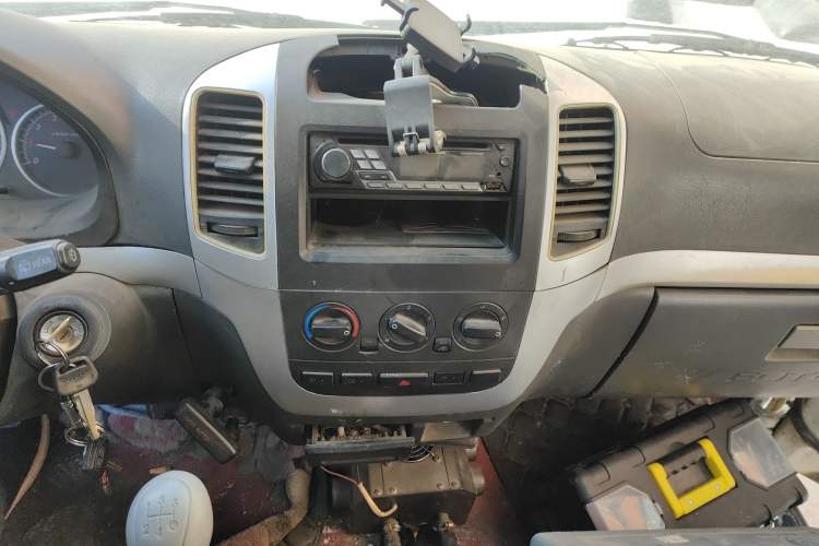 Used Foton Scenic 2011 2.0L Express Classic Long-Wheelbase Version 486EQV4
