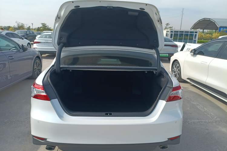 Used Toyota Camry 2021 2.0G Luxury Edition Trunk