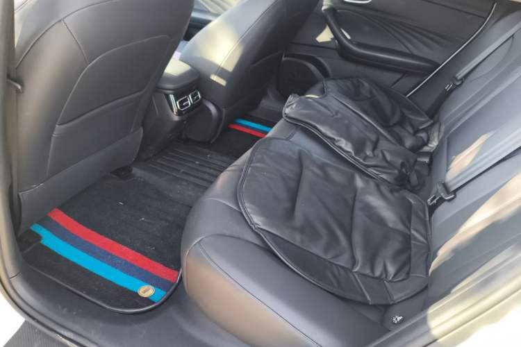 Used Roewe D7 2023 DMH 125km Superior Edition
