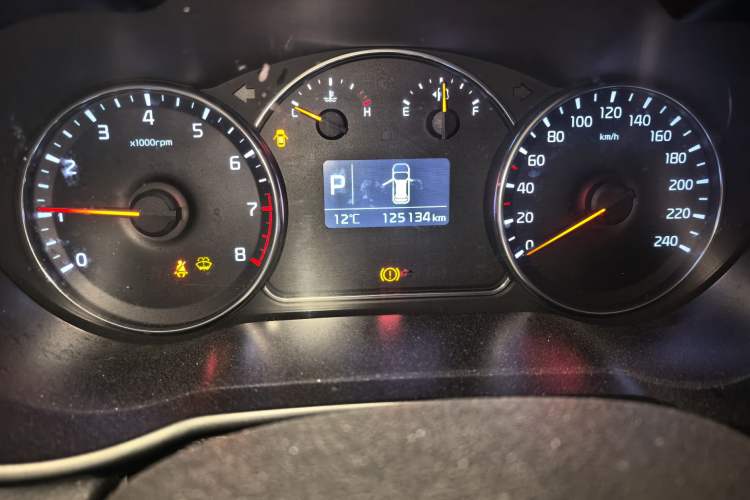 Used Kia Carens 2013 2.0L 7-Seater Automatic Standard Version China IV Standard Odometer Close Up